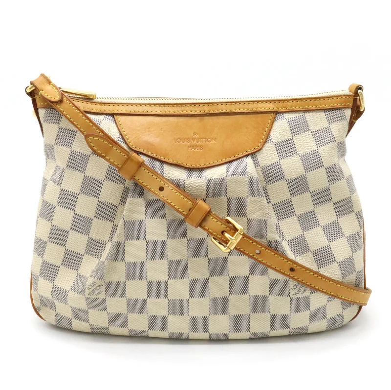 Louis Vuitton handbags with a patent - leather finish for a shiny lookLouis Vuitton Syracuse PM N41113