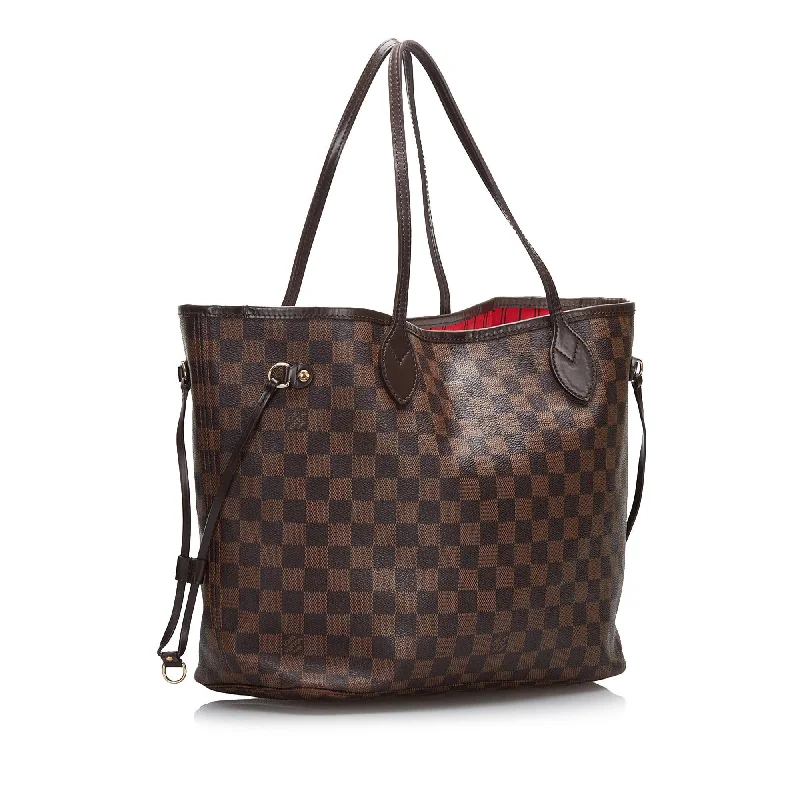 Ladies Louis Vuitton Capucines bags with gold - toned hardwareLouis Vuitton Damier Ebene Neverfull MM (vhv9oD)