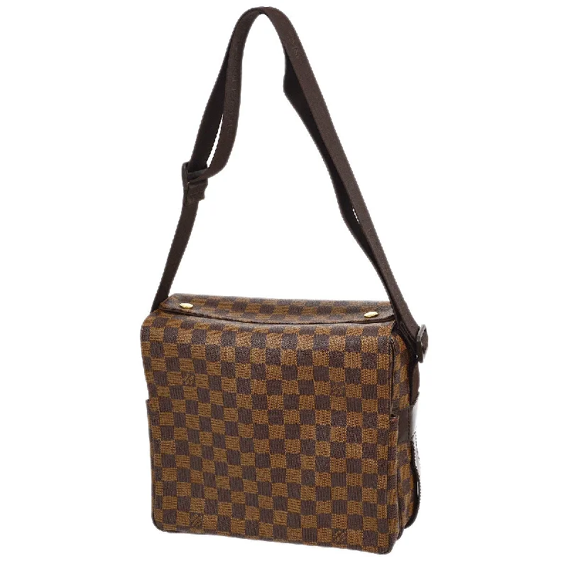 Louis Vuitton bags with a chain - link trim and a leather body for a modern edgeLOUIS VUITTON 2008 NAVIGLIO N45255